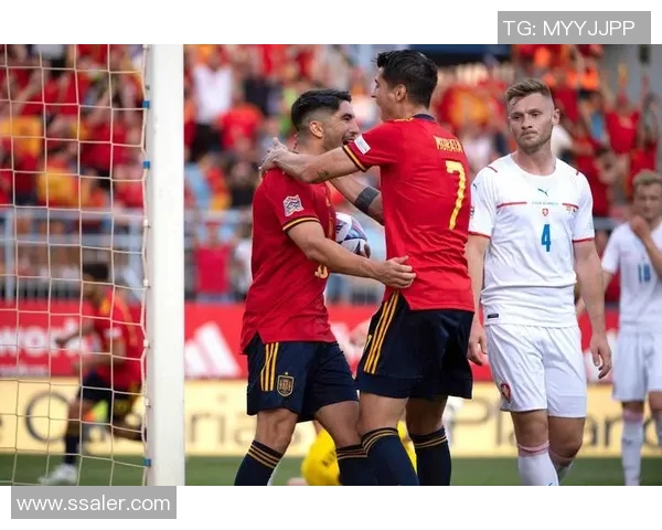 西班牙队又夺欧国联冠军!历史第四次捧起奖杯,球迷热议胜利归来